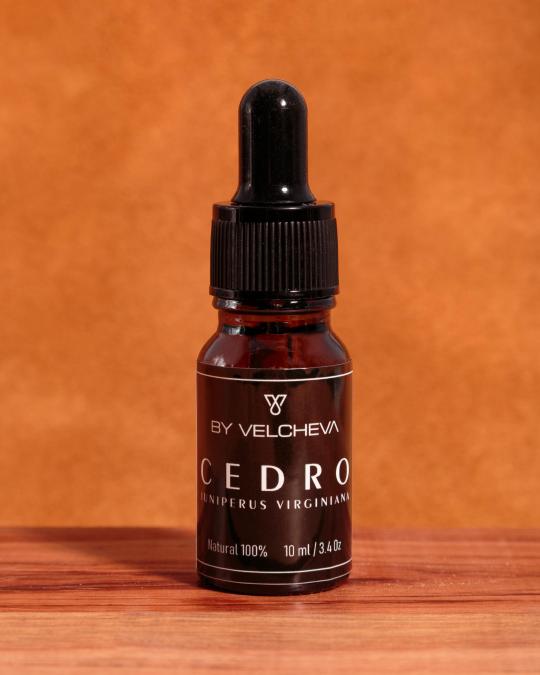 Photo Cedarwood Virginiana Essential Oil - 10 ml