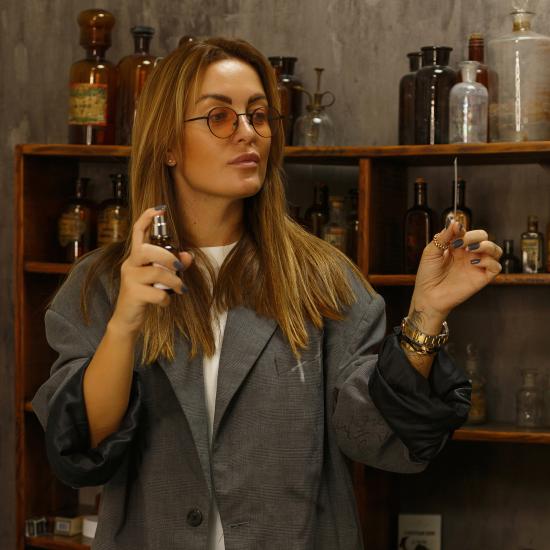 Greetings. I am Julia Velcheva-Lutak, perfumer, blogger and founder of BY VELCHEVA brand