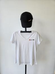 CAMISETA BLANCA Mangas Cortas, Blanco, Cuello Pico, Logo en Pecho