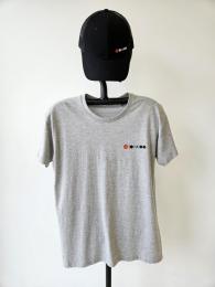 CAMISETA Gris Mangas Cortas, Claro, Cuello Redondo, Logo en Pecho