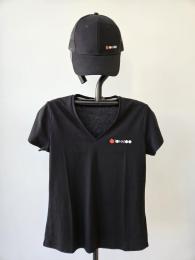 CAMISETA NEGRA MANGAS CORTAS, Negro, Mangas Cortas, Cuello Pico, Logo en Pecho