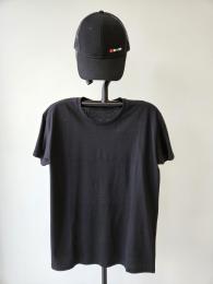 CAMISETA NEGRA Mangas Cortas, Negro, Cuello Redondo, Logo Grande en Espalda