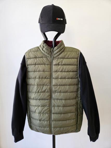 Foto CHALECO PUFFER VERDE MILITAR, Hombre.