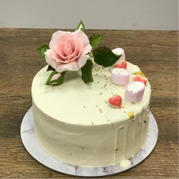 Foto Bonita tarta con rosas