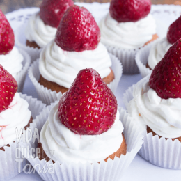 Cupcakes con fresa y nata