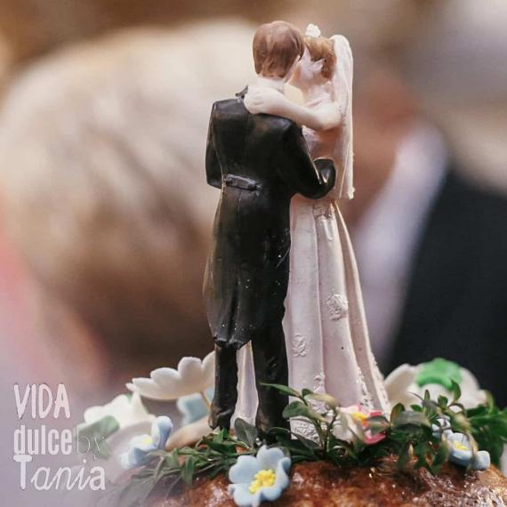 Foto Figuras de boda beso 02