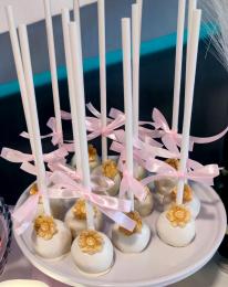 Popcakes con flores doradas