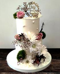 TARTA DE BODA CON FLORES NATURALES