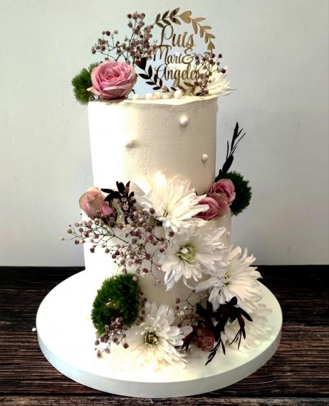 Foto TARTA  DE BODA CON FLORES NATURALES