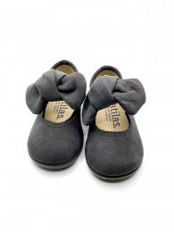 10650 Merceditas moña serratex gris de Batilas