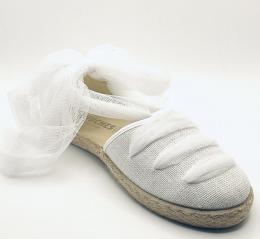 Esparto, cintas cruzadas de tul blanco chuches