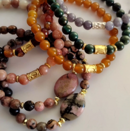 Colores otoñales para nuestras nuevas pulseras elásticas.