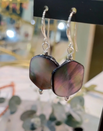 Pendientes de plata con nácar.