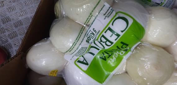 Foto CEBOLLA ENTERA FRESCA SIN PIEL NATUBER, 4X2,5 KG.